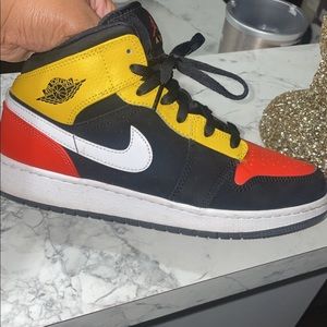 Can’t beat this !!! Size 7y. Still look brand new !